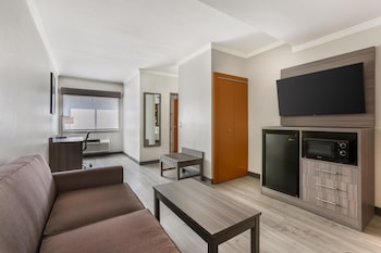 Suite, 1 King Bed, Non Smoking