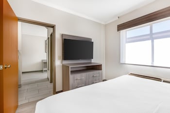Suite, 1 King Bed, Non Smoking