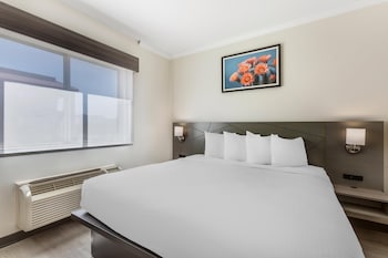 Suite, 1 King Bed, Non Smoking