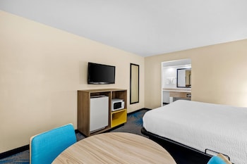 Standard Room, 1 King Bed