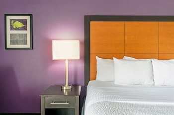 Deluxe Room, 1 King Bed, Accessible, Non Smoking