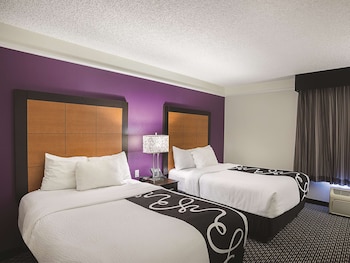 Deluxe Suite, 2 Double Beds, Non Smoking (Courtyard/Pool View)