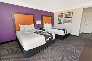 Deluxe Suite, 2 Double Beds, Non Smoking (Courtyard/Pool View)