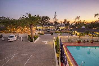 Room, 1 King Bed, Poolside