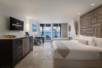 Superior Walk Out Suite Ocean Front - Kids & Teens Stay Free
