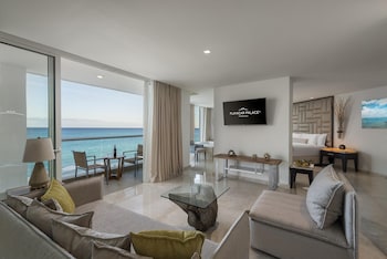 Superior Governor Suite Ocean View - King Size Bed