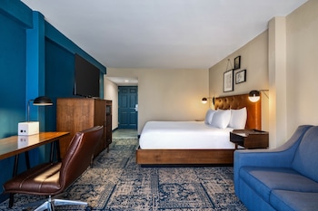 Traditional Room, 1 King Bed with Sofa bed