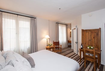 Deluxe Room, 1 Queen Bed (Deluxe 1 Queen)