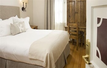 Deluxe Room, 1 Queen Bed (Deluxe 1 Queen)