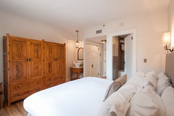 Deluxe Room, 1 King Bed (Deluxe 1 King)