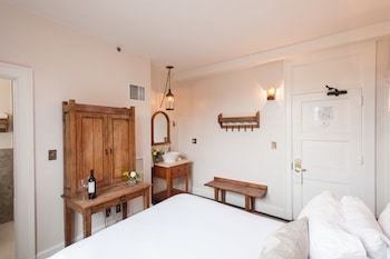 Superior Room, 1 King Bed (Classic 1 King)