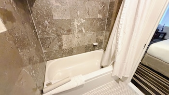 Deluxe Room, 2 Queen Beds (Deluxe 2 Queens)