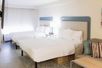 Studio Suite, 2 Queen Beds (Shower Only)