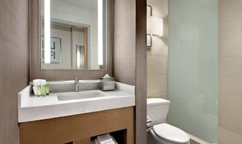 Elevate 2 Queens (Newly Renovated)