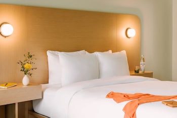 Standard Room, 1 Queen Bed, Accessible (Mobility)