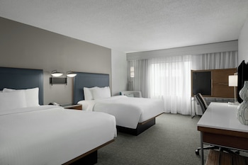 Room, 2 Queen Beds (Mobility/Hearing Accessible, Tub)