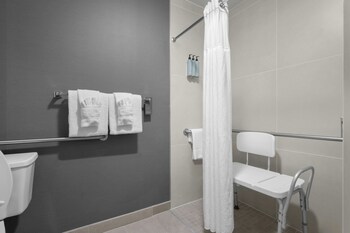 Room, 2 Queen Beds (Mobility/Hearing Accessible, Tub)