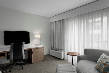Room, 2 Queen Beds (Mobility/Hearing Accessible, Tub)
