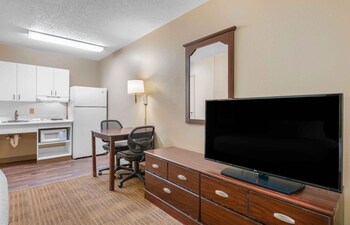 Studio, 1 Queen Bed, Accessible, Non Smoking