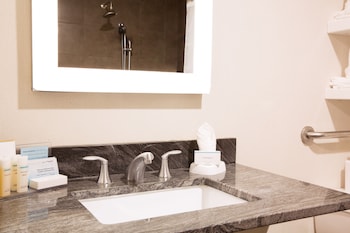 Room, 2 Queen Beds, Accessible, Non Smoking (Mobility & Hearing, Roll-in Shower)