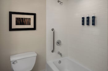Room, 2 Queen Beds (Mobility/Hearing Accessible, Tub)