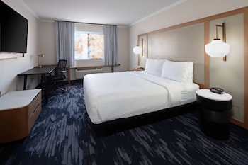 Room, 1 King Bed, Roll-in Shower