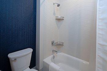 Room, 2 Queen Beds, Accessible Bathtub