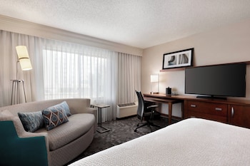 Room, 1 King Bed, Roll-in Shower