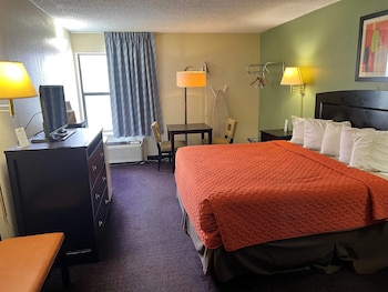 1 King Bed, Mobility Accessible Room, Bathtub w/ Grab Bars, Non-Smoking