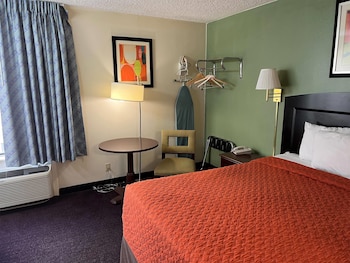 Standard Room, 1 Queen Bed
