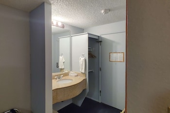 Standard Room, 2 Queen Beds, Non Smoking