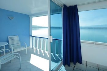 Suite, 2 Double Beds, Lake View