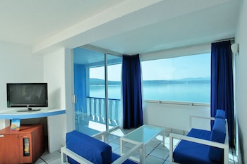 Suite, 2 Double Beds, Lake View