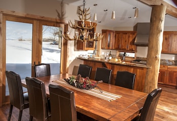 Luxury House, 4 Bedrooms, Mountain View