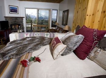Studio, 1 Queen Bed, Kitchen