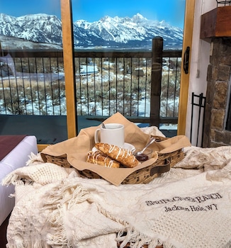 Suite, 2 Bedrooms, Mountain View