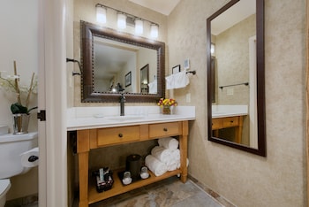 Room, 2 Queen Beds, Connecting Rooms, Courtyard Area (Stair Access Only)