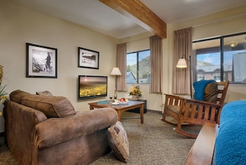 Studio, 1 Queen Bed, Kitchen, Courtyard Area (Stair Access Only)