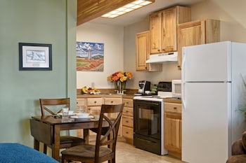 Studio, 1 Queen Bed, Kitchen, Courtyard Area (Stair Access Only)