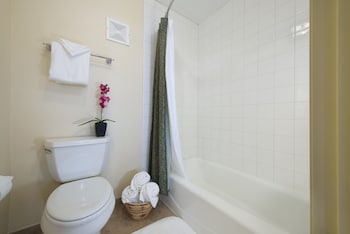 Studio, 1 Queen Bed, Kitchen, Courtyard Area (Stair Access Only)