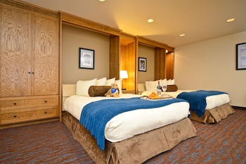 Room, Multiple Beds, Kitchen, Courtyard Area