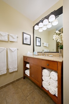 Studio, 1 Queen Bed, Kitchen, Courtyard Area (Stair Access Only)