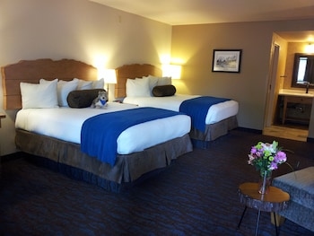 Room, 2 Queen Beds, Courtyard Area