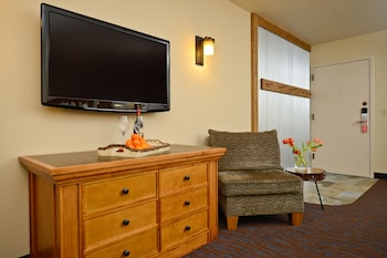 Room, 2 Queen Beds, Courtyard Area