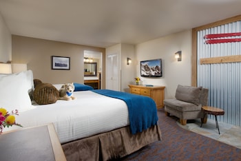 Room, 2 Queen Beds, Courtyard Area