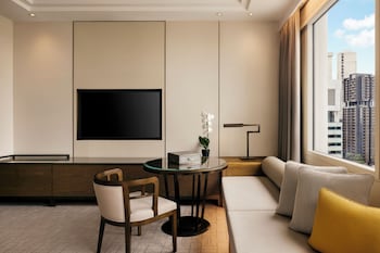 KING FAMILY ROOM