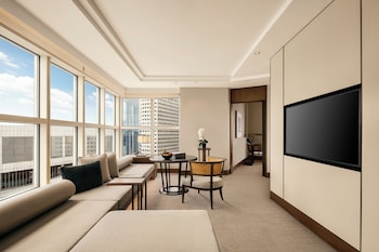 Twin Executive Suite with Lounge Access