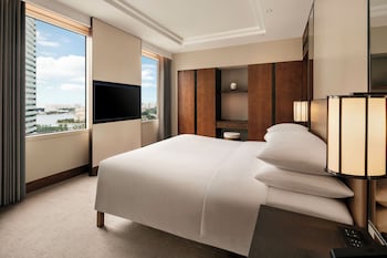 Twin Executive Suite with Lounge Access