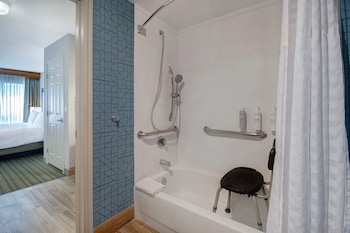 Suite, 1 King Bed, Accessible (Hearing)