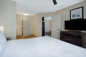 Suite, 1 King Bed, Accessible (Roll-in Shower)